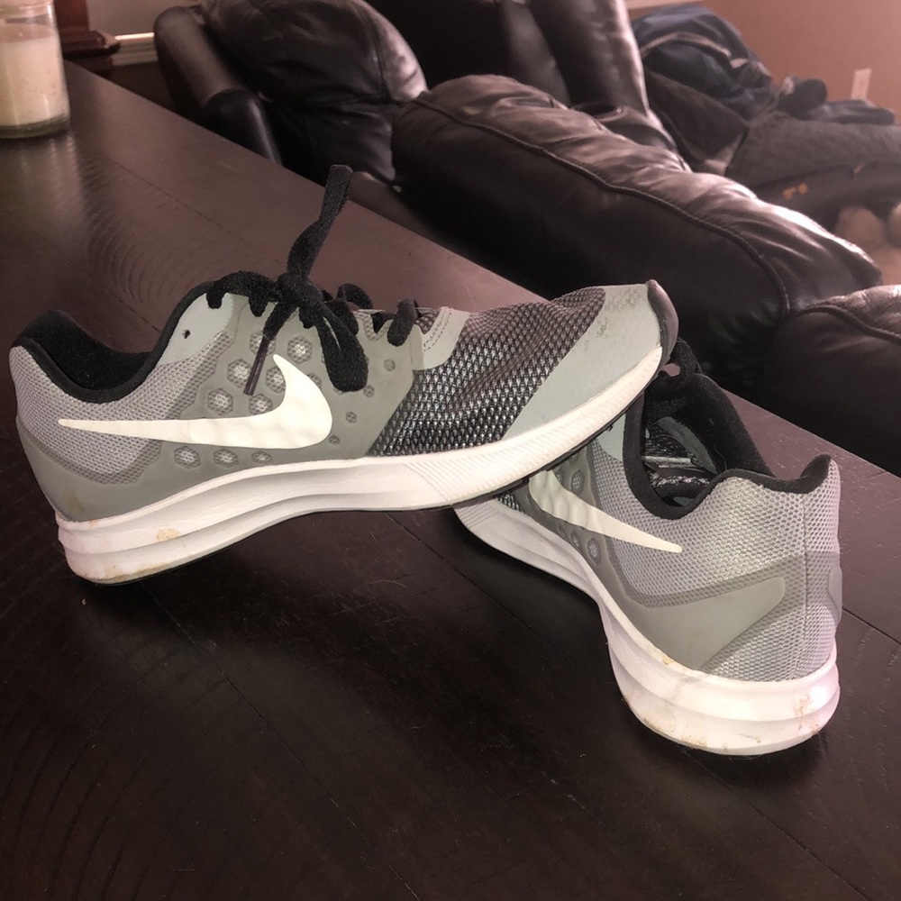 Boys Nike shoes 5.5